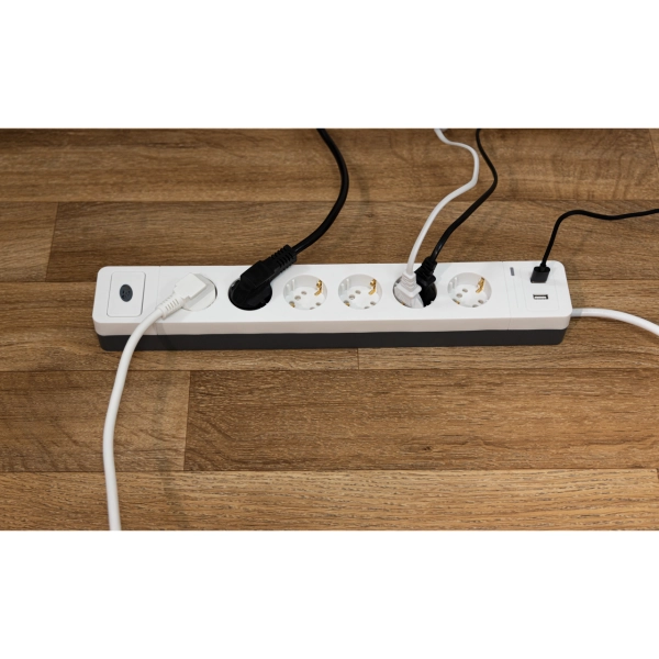 Steckdosenleiste COMBINI 6-fach mit USB und Überspannungsschutz, 1,4m