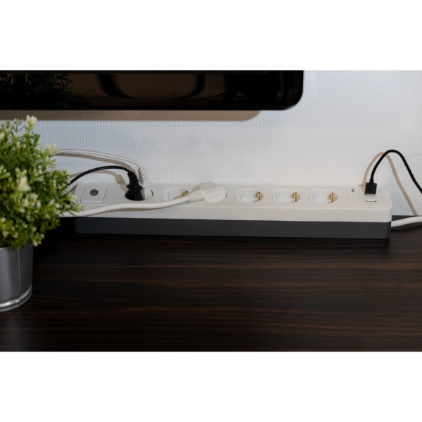 Steckdosenleiste COMBINI 6-fach mit USB und Überspannungsschutz, 1,4m