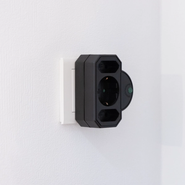 Steckdosenadapter mit Überspannungsschutz