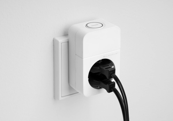 Steckdosen-Adapter 1fach mit Schalter und Combini-Stecksystem