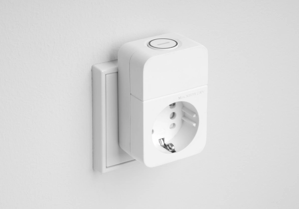 Steckdosen-Adapter 1fach mit Schalter und Combini-Stecksystem